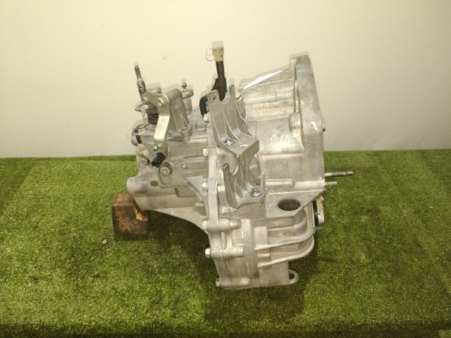 Mechaniczna skrzynia biegów w komplecie ND0001 RENAULT