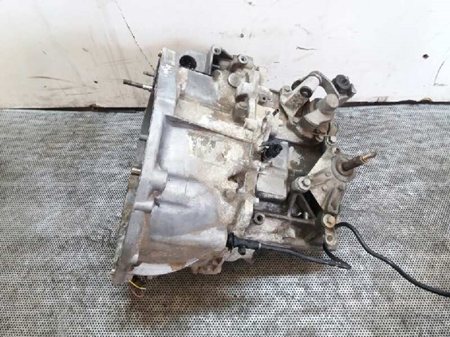 Mechaniczna skrzynia biegów w komplecie ND0102 NISSAN