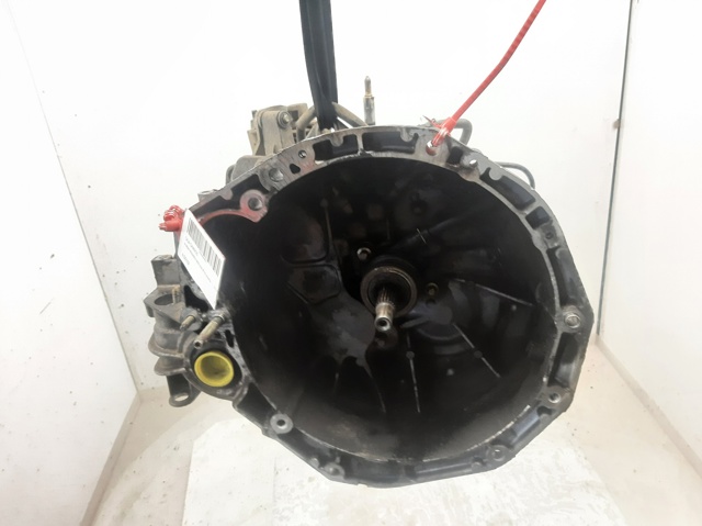 Mechaniczna skrzynia biegów w komplecie ND0102 NISSAN