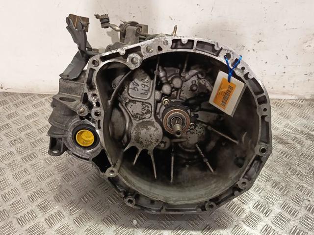 Mechaniczna skrzynia biegów w komplecie ND0102 NISSAN