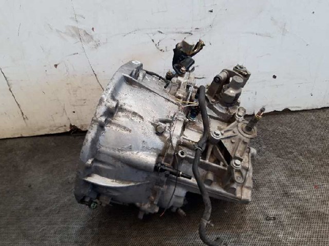 Mechaniczna skrzynia biegów w komplecie ND0102 NISSAN