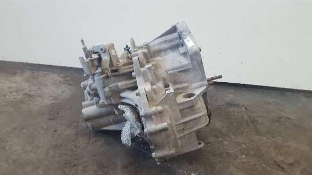 Mechaniczna skrzynia biegów w komplecie ND0102 NISSAN