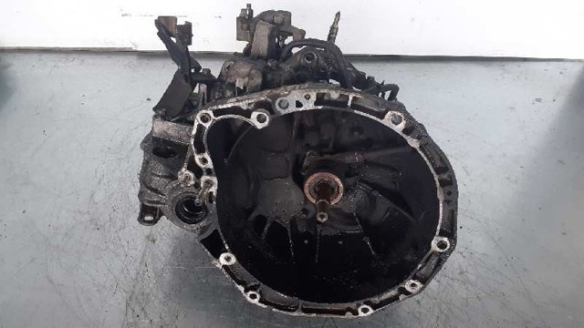 Mechaniczna skrzynia biegów w komplecie ND0102 NISSAN