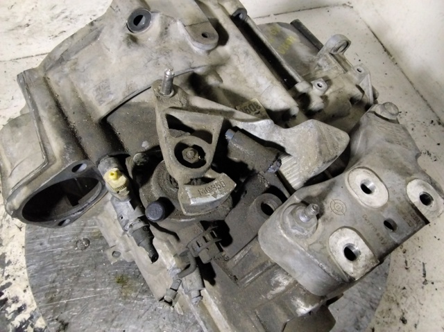 Mechaniczna skrzynia biegów w komplecie NFU VAG