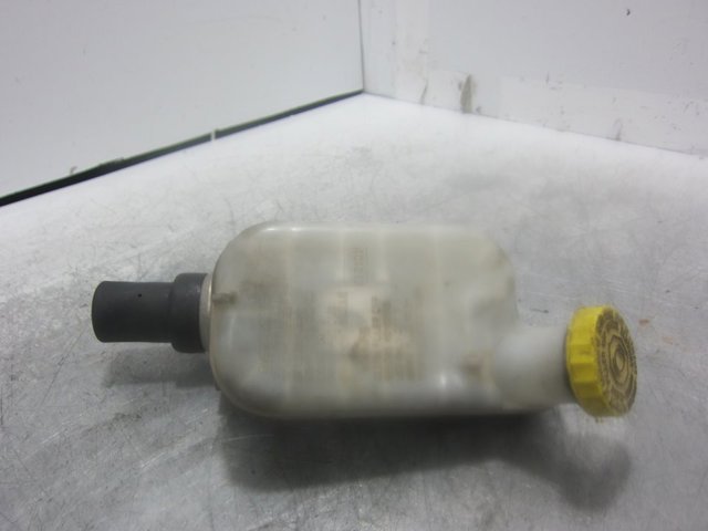 Główny cylinder hamulców P04721154AB CHRYSLER