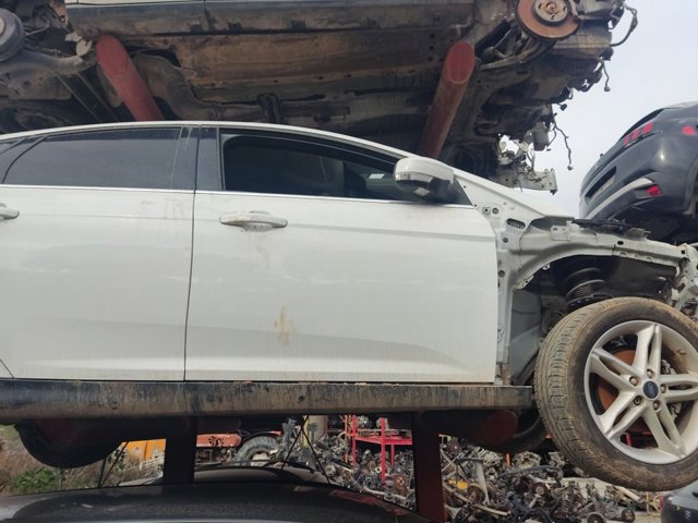 Drzwi przednie prawe PBM51A20124BF FORD