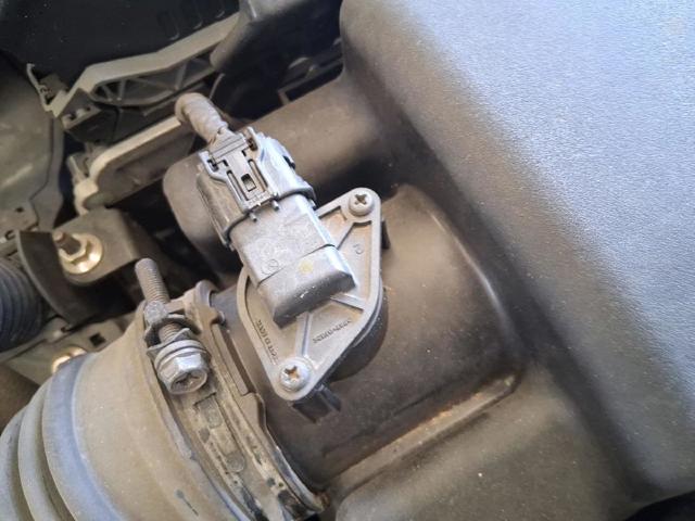 Czujnik przepływu powietrza, przepływomierz powietrza M.A.F. PE0113215 MAZDA
