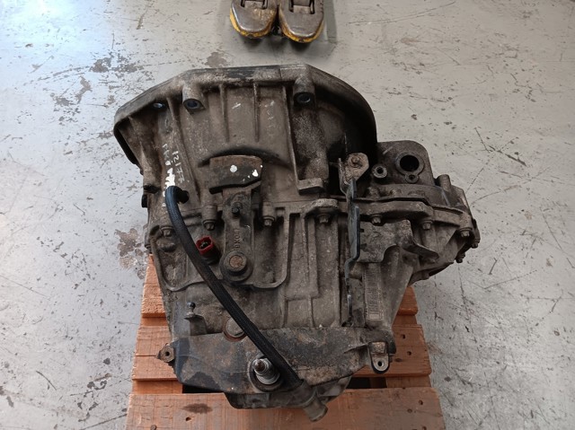 Mechaniczna skrzynia biegów w komplecie Opel Vivaro F7