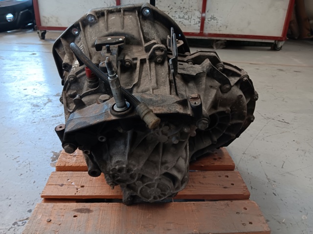 Mechaniczna skrzynia biegów w komplecie Opel Vivaro F7