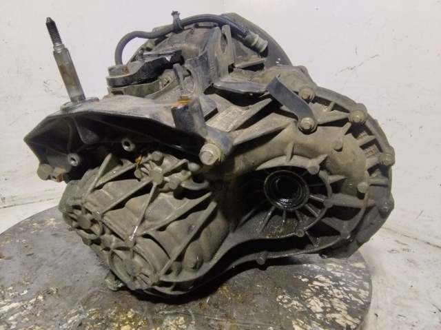 Mechaniczna skrzynia biegów w komplecie Opel Vivaro F7