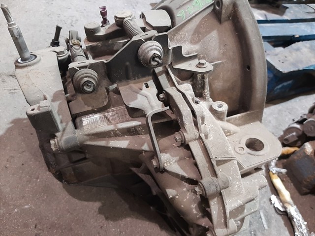 Mechaniczna skrzynia biegów w komplecie Opel Vivaro F7