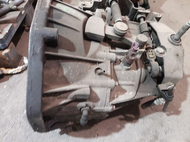 Mechaniczna skrzynia biegów w komplecie Opel Vivaro F7