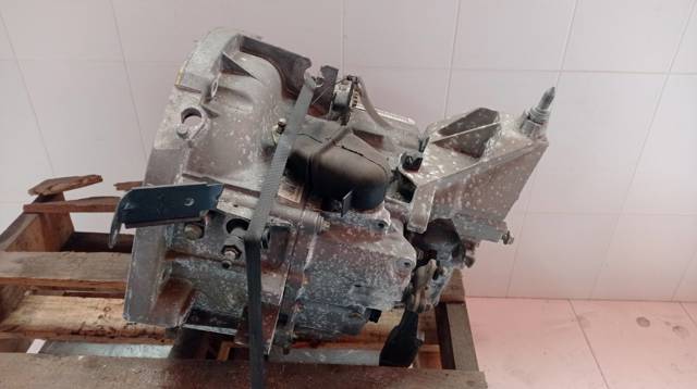 Mechaniczna skrzynia biegów w komplecie PK1AA061 RENAULT