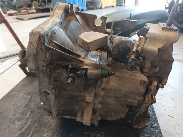 Mechaniczna skrzynia biegów w komplecie PK1AA065 RENAULT