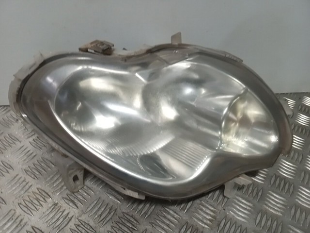 Reflektor prawy Q0013466V001000000 MERCEDES