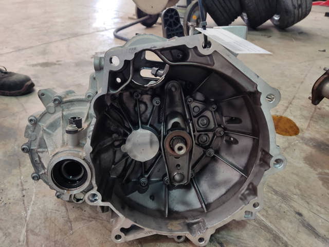Mechaniczna skrzynia biegów w komplecie QAE VAG