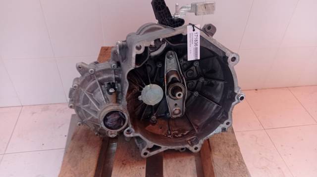 Mechaniczna skrzynia biegów w komplecie QAE VAG