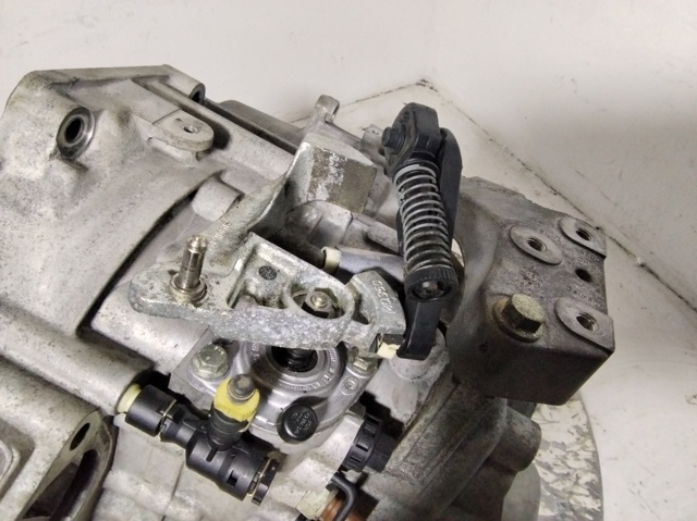 Kupić Mechaniczna skrzynia biegów w komplecie Audi Q3  8UB, 8UG w dobrej cenie