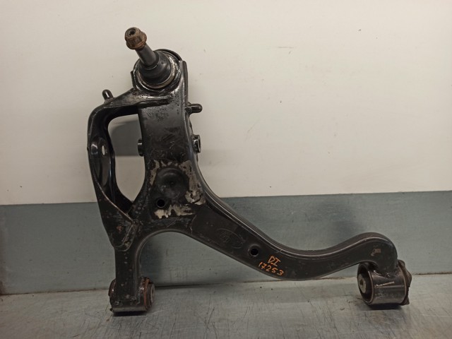 Wahacz zawieszenia przedniego dolny lewy RBJ500456 LAND ROVER