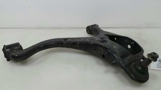 Wahacz zawieszenia przedniego dolny lewy RBJ500456 LAND ROVER