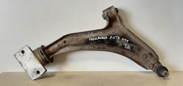 Wahacz zawieszenia przedniego dolny prawy RBJ500680 LAND ROVER