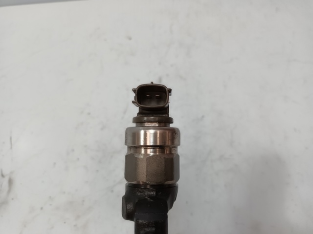 Wtryskiwacz paliwa RF7J13H50 MAZDA