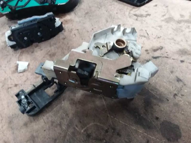 Zamek drzwi tylnych lewych XS41A26413CG FORD