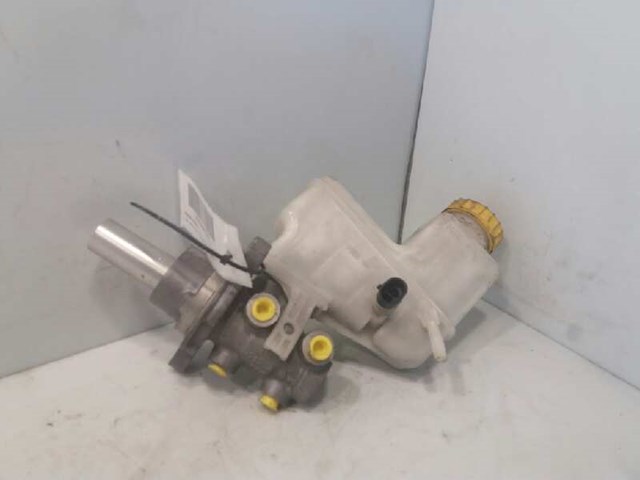 Główny cylinder hamulców Y24158 FIAT