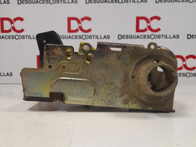 Zamek drzwi przednich prawych YC1AV21812AN FORD