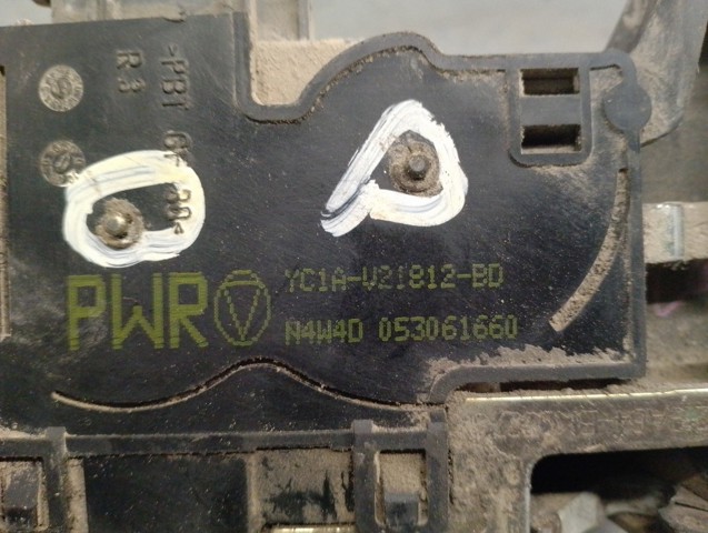 Zamek drzwi przednich prawych YC1AV21812BD FORD