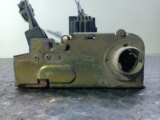 Zamek drzwi przednich prawych YC1AV21812BE FORD