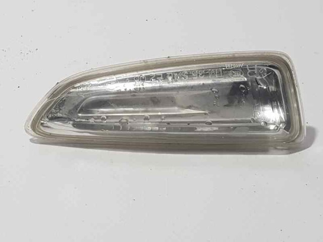 Powtarzacz kierunkowskazu na błotniku prawy YQ00011480 OPEL