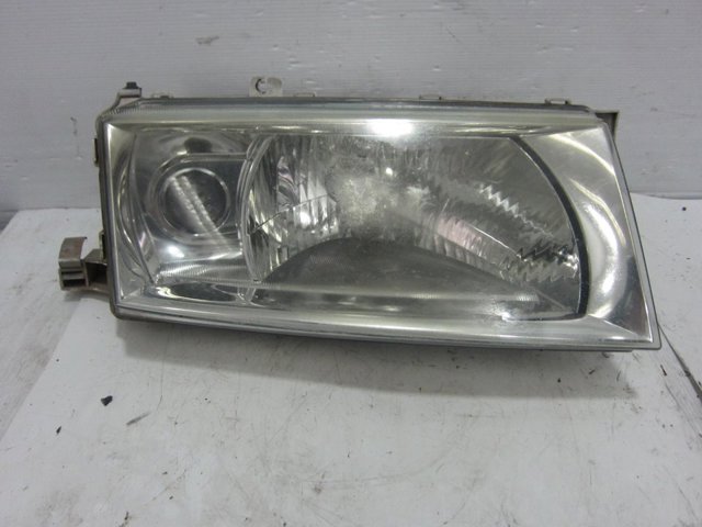 Reflektor prawy YU3X13005 VAG