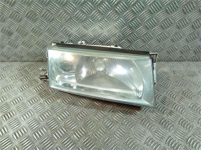 Reflektor prawy YU3X13005 VAG