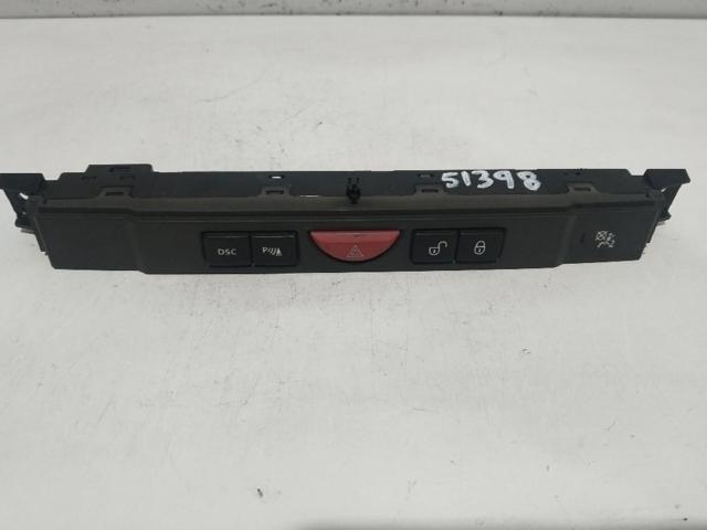 Przycisk włączania światła awaryjnego YUL500570WUX LAND ROVER