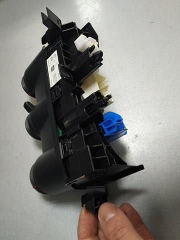 Do koszyka Sterownik trybów ogrzewania/klimatyzacji Dacia Duster  HM