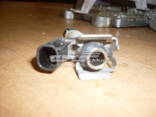 166001KT0A Renault (RVI) Wtryskiwacz paliwa