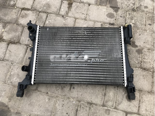 Do koszyka 560961104 Opel Chłodnica silnika