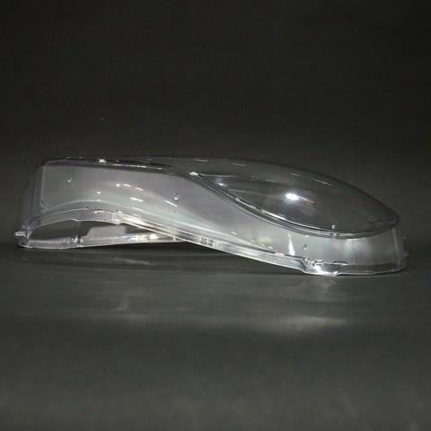 Reflektor prawy Volvo 31111846 cena, od 499,78 USD