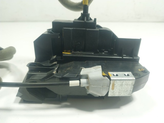 Zamek drzwi przednich prawych 805004EA2A Renault (RVI)