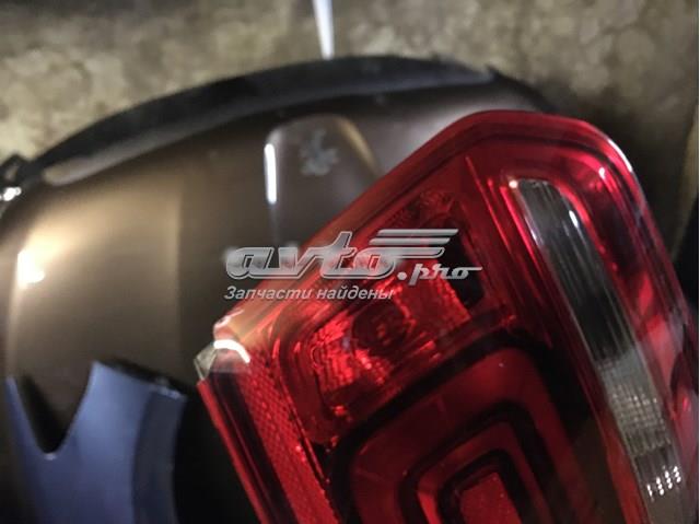Lampa zespolona tylna prawa Peugeot/Citroen 9818810280