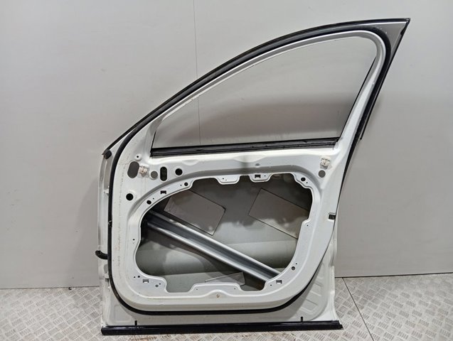 Drzwi przednie prawe Volvo 32345931 cena, od 1430,16 USD