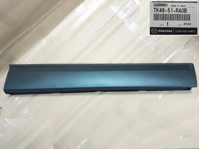 Nakładka na drzwi przednie prawe Mazda TK4851RA0B cena, od 151,10 USD