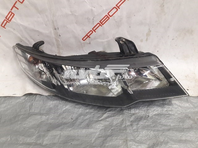 Reflektor prawy 921021M000 Hyundai/Kia