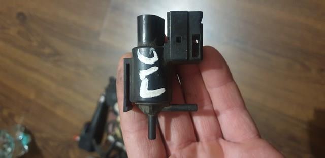 Zawór przełączający systemu doprowadzenia powietrza Mitsubishi K5T49091