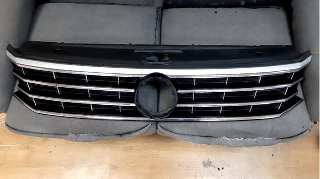 Do koszyka 561853651G VAG Atrapa chłodnicy