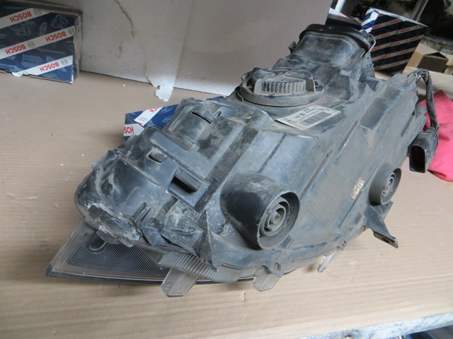 Reflektor prawy VAG 6F1941006A cena, od 330,01 USD