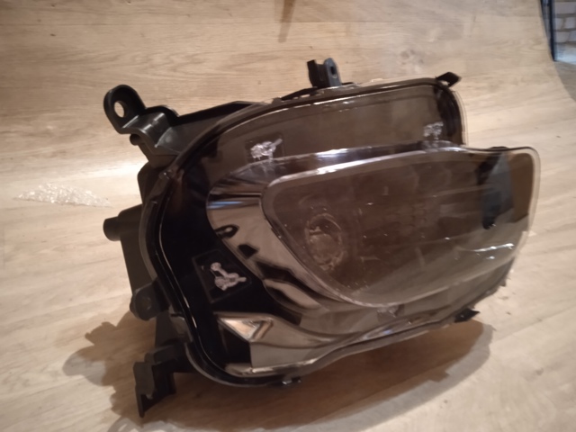 Reflektor lewy 209508001N TYC