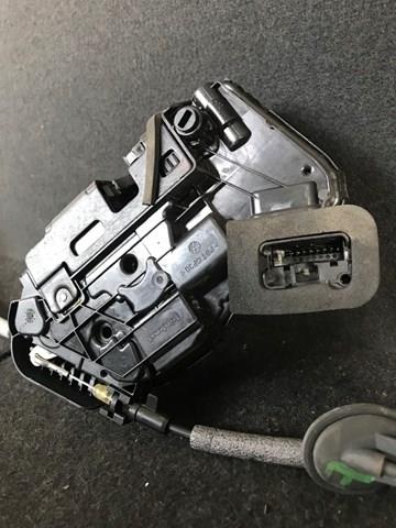  Zamek drzwi tylnych lewych Volkswagen Jetta 7