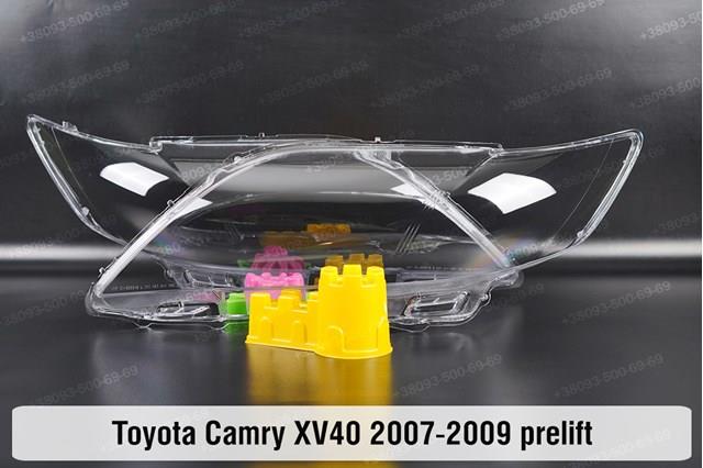 Reflektor prawy 8113033611 Toyota